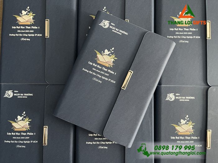 Sổ Tay Bìa Còng Gập 3 Màu Xanh - In Ấn Nội Dung Trường Đại Học Công Nghiệp TP.HCM
