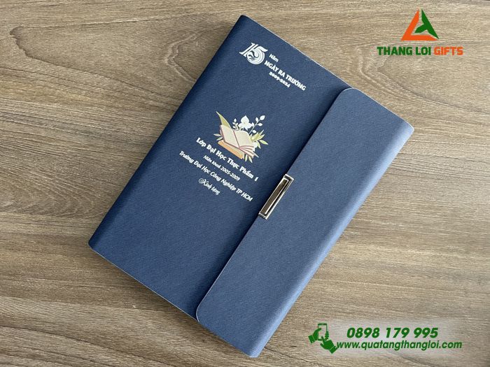 Sổ Tay Bìa Còng Gập 3 Màu Xanh - In Ấn Nội Dung Trường Đại Học Công Nghiệp TP.HCM