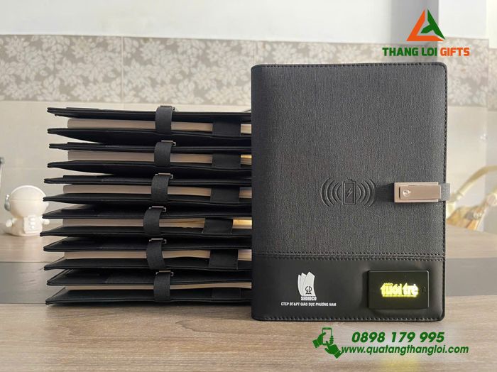 Sổ Tay Đa Năng Màu Đen 8.000mAh - In Khắc Logo Báo Tuổi Trẻ