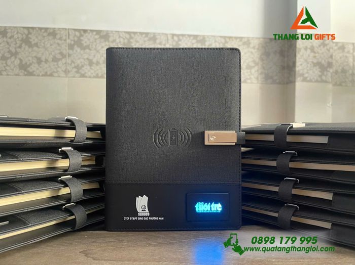 Sổ Tay Đa Năng Màu Đen 8.000mAh - In Khắc Logo Báo Tuổi Trẻ