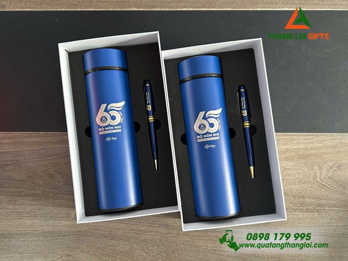 Set Quà Tặng (Bình Giữ Nhiệt & Bút Ký) Màu Xanh - In Khắc Logo 65 Năm Bộ Môn Nhi