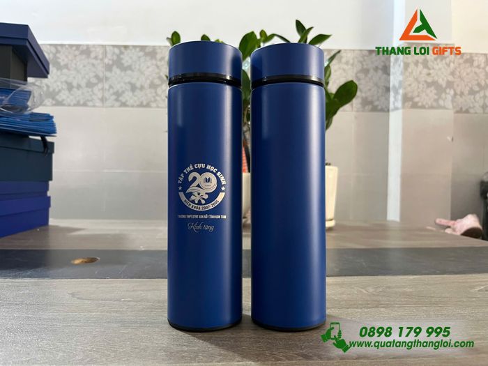 Bình Giữ Nhiệt Màu Xanh - Khắc Logo Kỷ Niệm 20 Năm Trường THPT DTNT Kon Rẫy
