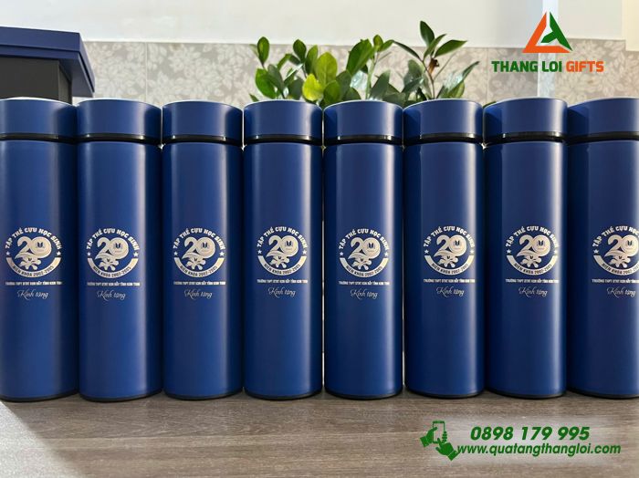 Bình Giữ Nhiệt Màu Xanh - Khắc Logo Kỷ Niệm 20 Năm Trường THPT DTNT Kon Rẫy