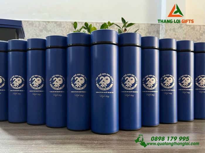 Bình Giữ Nhiệt Màu Xanh - Khắc Logo Kỷ Niệm 20 Năm Trường THPT DTNT Kon Rẫy