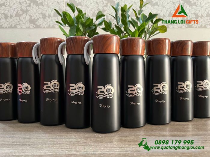 Bình Giữ Nhiệt Nắp Vân Gỗ 500ml - Khắc Logo Kỷ Niệm 20 Năm Trường THPT Nguyễn Huệ