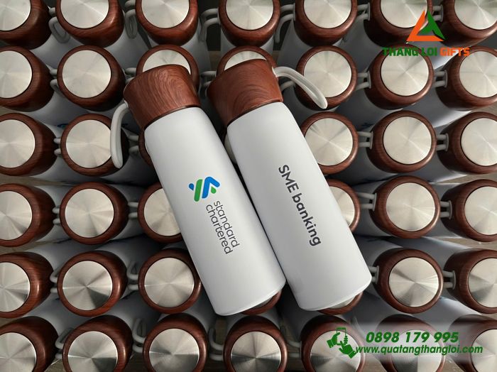 Bình Giữ Nhiệt Nắp Vân Gỗ 500ml - In Logo Doanh Nghiệp Standard Chartered