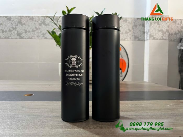 Bình Giữ Nhiệt Inox Màu Đen - Khắc Logo Trường Đại Học KHXH&NV TP.HCM