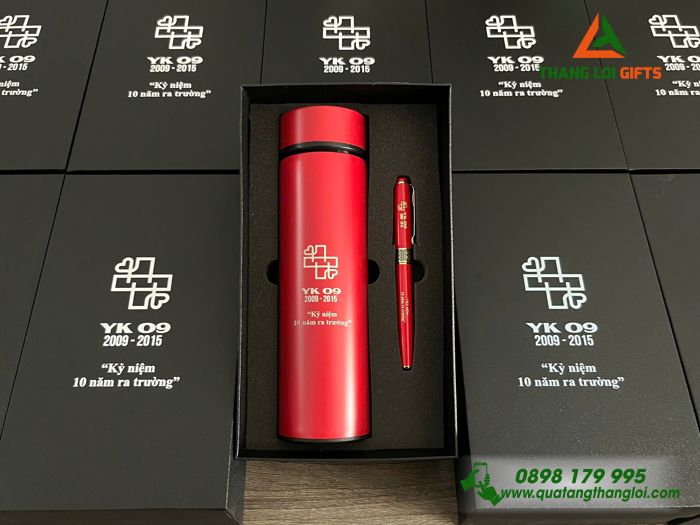 Set Quà Tặng (Bình Giữ Nhiệt & Bút Ký) Màu Đỏ - In Khắc Logo Kỷ Niệm 10 Năm Ra Trường
