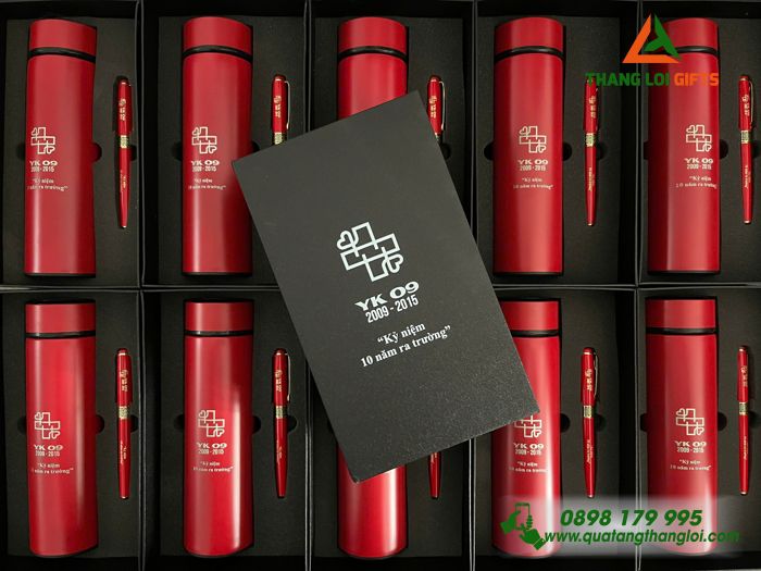 Set Quà Tặng (Bình Giữ Nhiệt & Bút Ký) Màu Đỏ - In Khắc Logo Kỷ Niệm 10 Năm Ra Trường