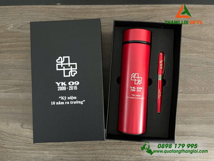 Set Quà Tặng (Bình Giữ Nhiệt & Bút Ký) Màu Đỏ - In Khắc Logo Kỷ Niệm 10 Năm Ra Trường