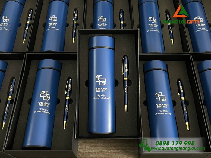 Set Quà Tặng (Bình Giữ Nhiệt & Bút Ký) Màu Xanh - In Khắc Logo Kỷ Niệm 10 Năm Ra Trường