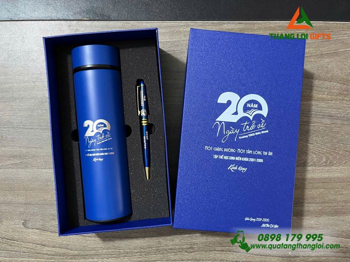Set Quà Tặng (Bình Giữ Nhiệt & Bút Ký) Màu Xanh - In Khắc Logo Kỷ Niệm 20 Năm Trường THCS Hieu Giang