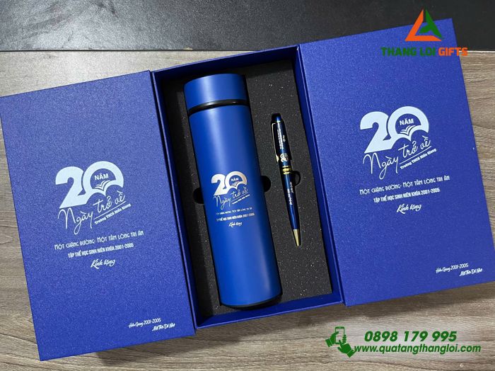Set Quà Tặng (Bình Giữ Nhiệt & Bút Ký) Màu Xanh - In Khắc Logo Kỷ Niệm 20 Năm Trường THCS Hieu Giang