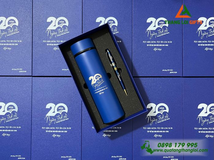 Set Quà Tặng (Bình Giữ Nhiệt & Bút Ký) Màu Xanh - In Khắc Logo Kỷ Niệm 20 Năm Trường THCS Hieu Giang