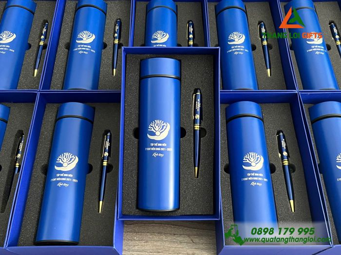 Set Quà Tặng (Bình Giữ Nhiệt & Bút Ký) Màu Xanh - In Khắc Logo Tập Thể Sinh Viên 21CMT