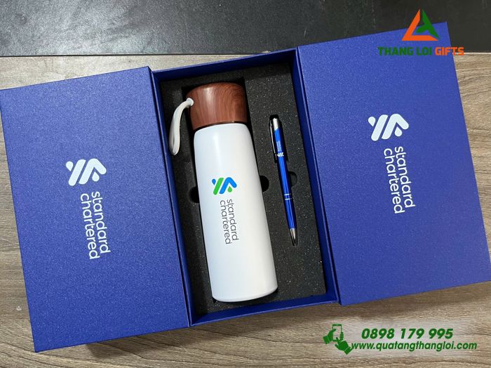Bộ Quà Tặng (Bình Giữ Nhiệt & Bút Bi) - In Khắc Logo Doanh Nghiệp Standard Chartered