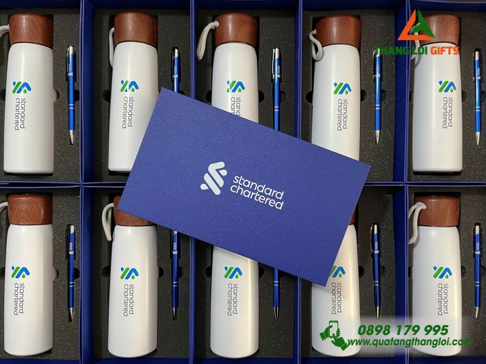 Bộ Quà Tặng (Bình Giữ Nhiệt & Bút Bi) - In Khắc Logo Doanh Nghiệp Standard Chartered