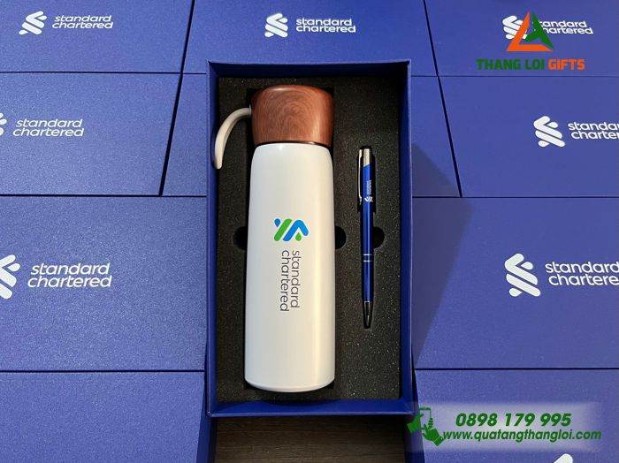 Bộ Quà Tặng (Bình Giữ Nhiệt & Bút Bi) - In Khắc Logo Doanh Nghiệp Standard Chartered