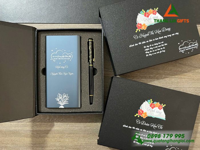 Bộ Quà Tặng (Pin Sạc Dự Phòng Xiaomi & Bút Ký) - In Khắc Tên Làm Quà Tặng Thầy Cô