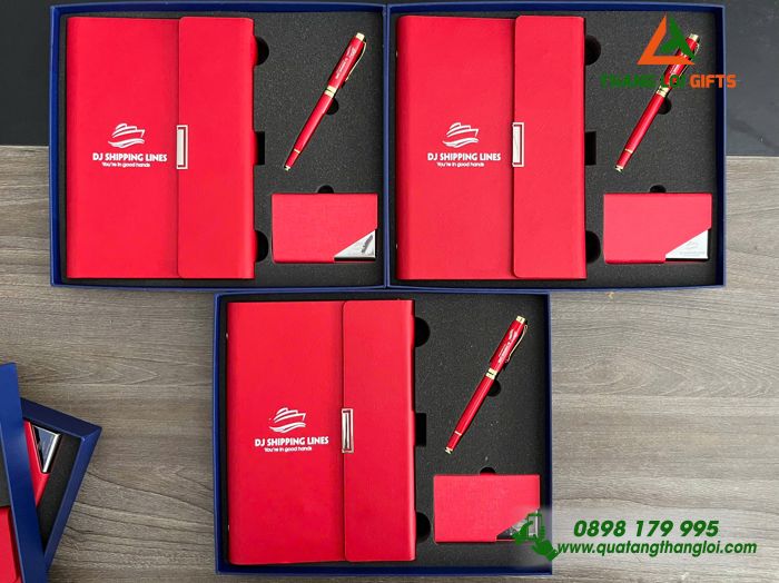 Bộ Quà Tặng (Sổ+ Hộp Namecard+ Bút) Màu Đỏ - In Khắc Logo Doanh Nghiệp DJ SHIPPING LINES