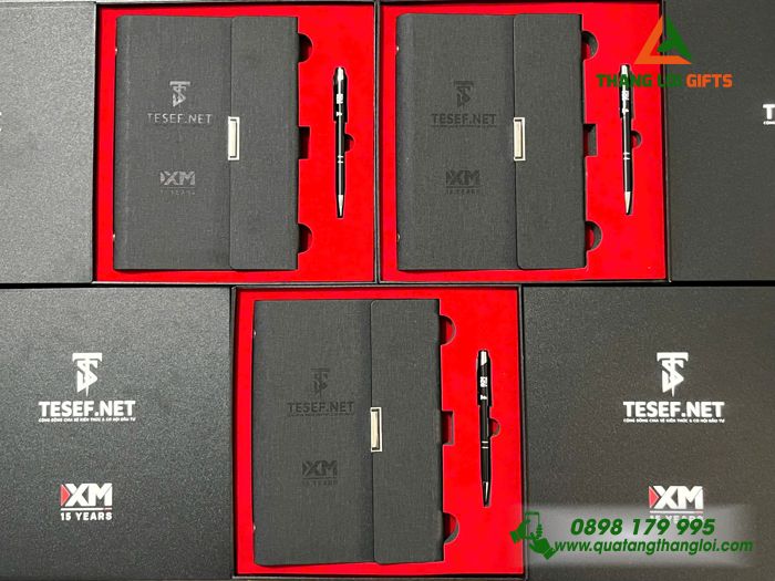Combo Quà Tặng (Sổ Tay Bìa Còng & Bút Bi) Màu Đen - In Khắc Logo Doanh Nghiệp TESEF.NET