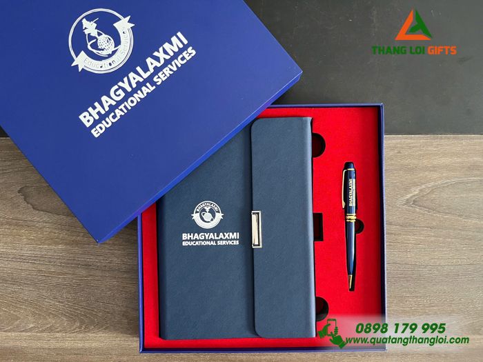 Set Quà Tặng (Sổ Tay Bìa Còng & Bút Ký) Màu Xanh - In Khắc Logo BHAGYALAXMI