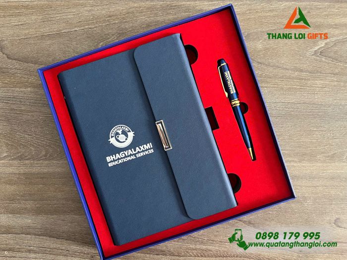 Set Quà Tặng (Sổ Tay Bìa Còng & Bút Ký) Màu Xanh - In Khắc Logo BHAGYALAXMI