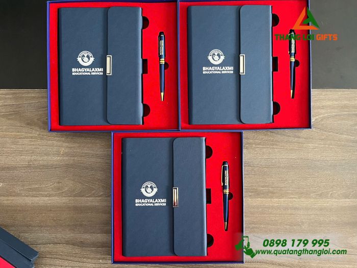 Set Quà Tặng (Sổ Tay Bìa Còng & Bút Ký) Màu Xanh - In Khắc Logo BHAGYALAXMI