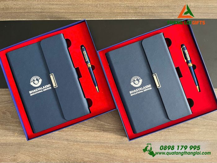 Set Quà Tặng (Sổ Tay Bìa Còng & Bút Ký) Màu Xanh - In Khắc Logo BHAGYALAXMI
