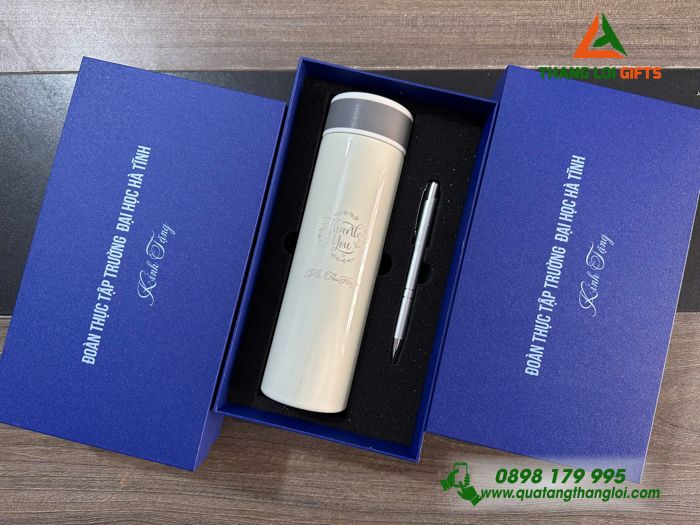Combo Quà Tặng (Bình Giữ Nhiệt & Bút Bi) Màu Trắng - In Khắc Tên Trường Đại Học Hà Tĩnh