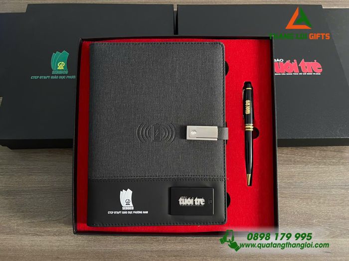 Combo Quà Tặng (Sổ Tay Đa Năng & Bút Ký) Màu Đen - In Khắc Logo BÁO TUỔI TRẺ