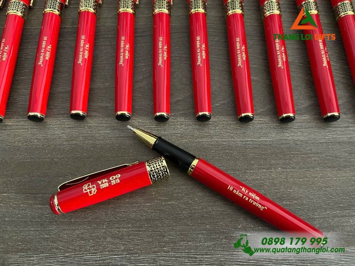 Bút Ký Kim Loại Khoen Tổ Ong - Khắc Logo Kỷ Niệm 10 Năm Ra Trường