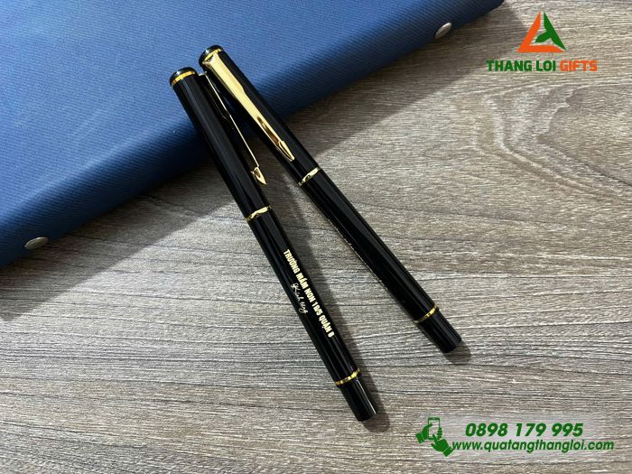 Bút Ký Kim Loại Màu Đen Khoen Vàng - Khắc Tên Trường Mầm Non 19/5 Quận 8