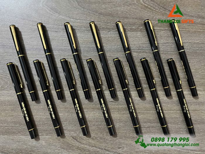 Bút Ký Kim Loại Màu Đen Khoen Vàng - Khắc Tên Trường Mầm Non 19/5 Quận 8