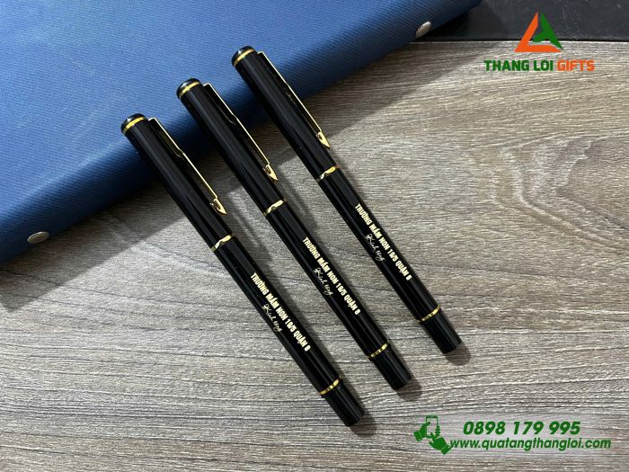 Bút Ký Kim Loại Màu Đen Khoen Vàng - Khắc Tên Trường Mầm Non 19/5 Quận 8