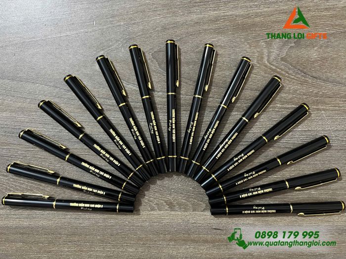 Bút Ký Kim Loại Màu Đen Khoen Vàng - Khắc Tên Trường Mầm Non 19/5 Quận 8
