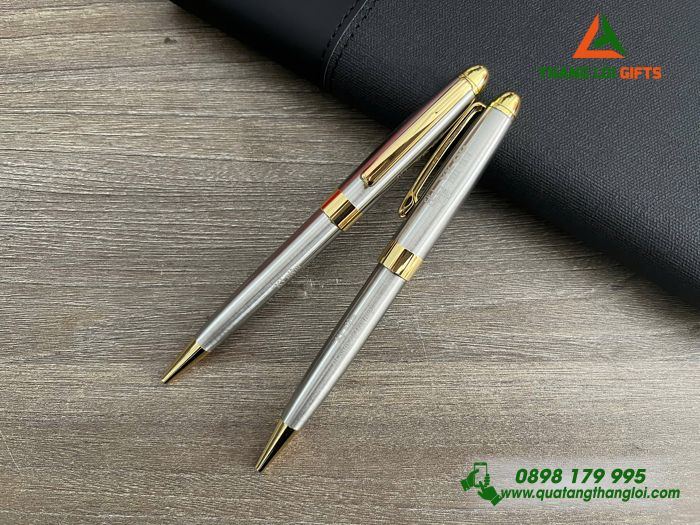 Bút Ký Kim Loại Xoay Màu Bạc Khoen Vàng - Khắc Logo Kỷ Niệm 10 Năm Ra Trường