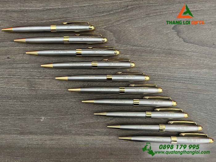 Bút Ký Kim Loại Xoay Màu Bạc Khoen Vàng - Khắc Logo Kỷ Niệm 10 Năm Ra Trường