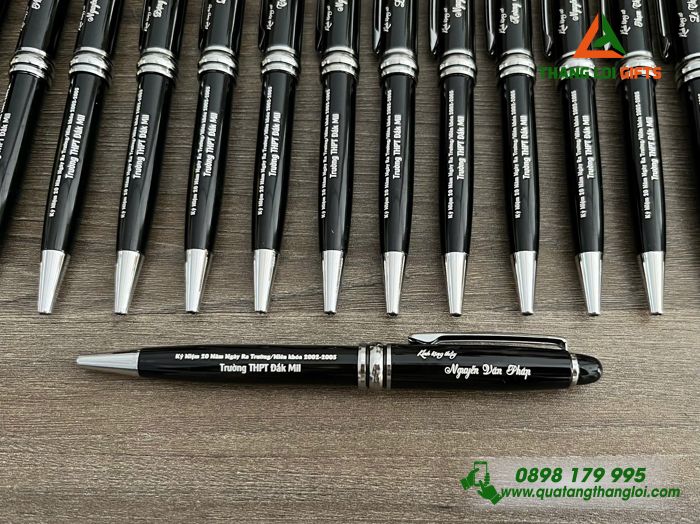 Bút Ký Kim Loại Xoay Màu Đen Khoen Bạc - Khắc Kỷ Niệm 20 Năm Trường THPT Đắk Mil