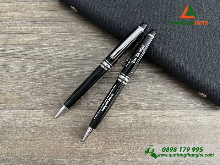 Bút Ký Kim Loại Xoay Màu Đen Khoen Bạc - Khắc Kỷ Niệm 20 Năm Trường THPT Đắk Mil
