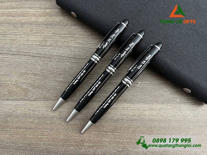 Bút Ký Kim Loại Xoay Màu Đen Khoen Bạc - Khắc Kỷ Niệm 20 Năm Trường THPT Đắk Mil