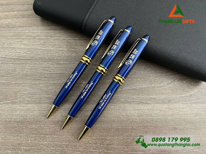 Bút Ký Kim Loại Xoay Màu Xanh Khoen Vàng - Khắc Logo Kỷ Niệm 10 Năm Ra Trường