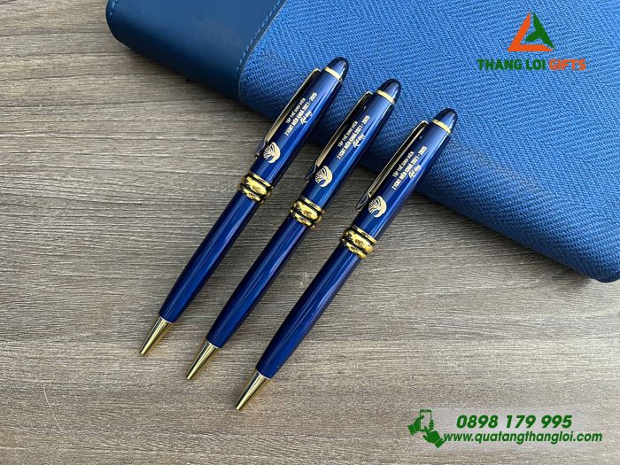 Bút Ký Kim Loại Xoay Màu Xanh Khoen Vàng - Khắc Logo Tập Thể Sinh Viên 21CMT