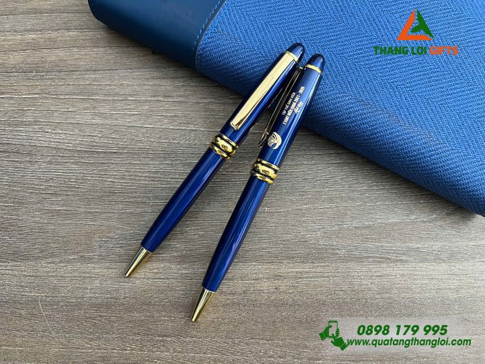 Bút Ký Kim Loại Xoay Màu Xanh Khoen Vàng - Khắc Logo Tập Thể Sinh Viên 21CMT