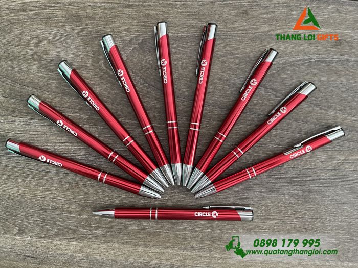 Bút Bi Kim Loại Bấm Màu Đỏ - Khắc Logo Cửa Hàng Tiện Lợi CIRCLE K