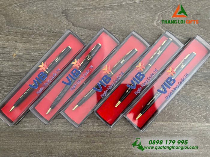 Bút Ký Kim Loại Màu Đen Khoen Vàng - Khắc Logo Ngân Hàng Quốc Tế VIB