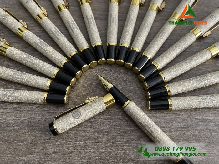 Bút Ký Kim Loại Khoen Cài Hình Đầu Rồng - Khắc Logo Trường Tiểu Học Lê Văn Tám