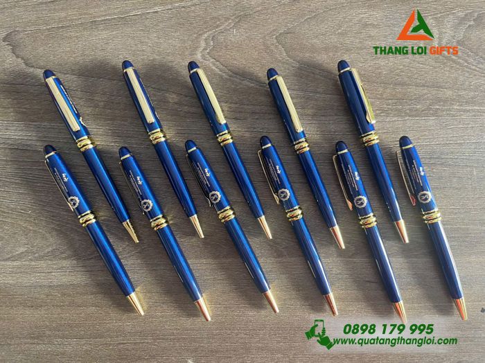 Bút Ký Kim Loại Xoay Màu Xanh Khoen Vàng - Khắc Logo Trường Đại Học Luật TP.HCM
