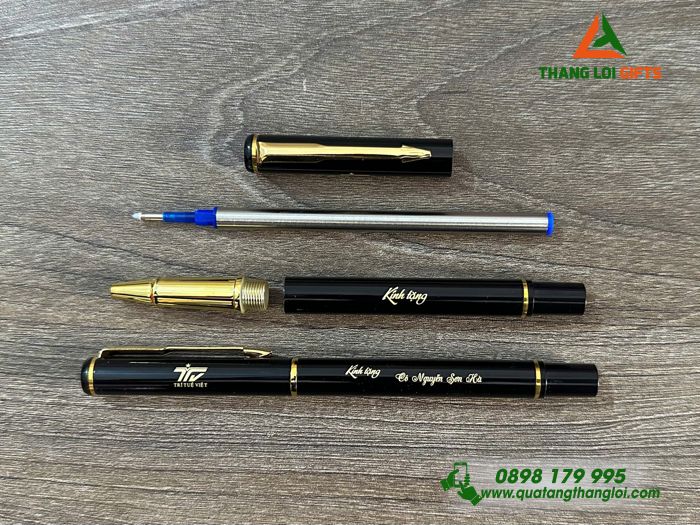 Bút Ký Kim Loại Màu Đen Khoen Vàng - Khắc Logo Trường Mầm Non Trí Tuệ Việt
