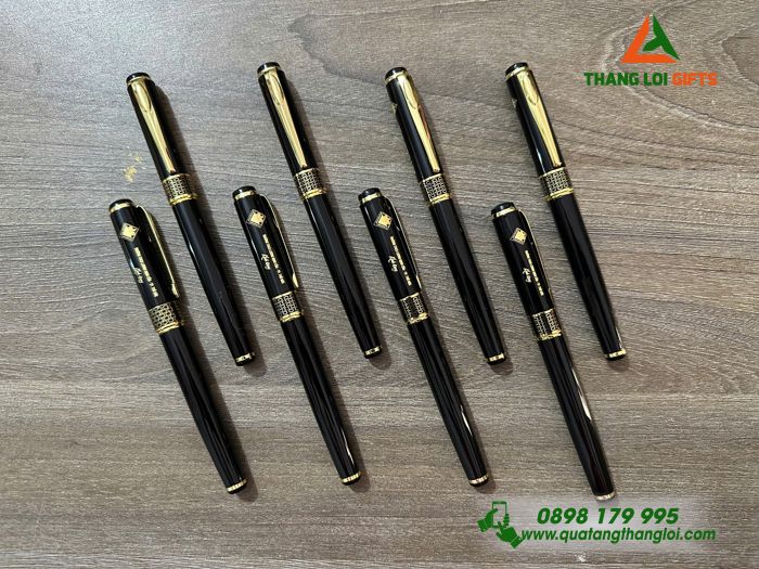 Bút Ký Kim Loại Màu Đen Khoen Vàng - Khắc Logo Trường THCS Lương Định Của